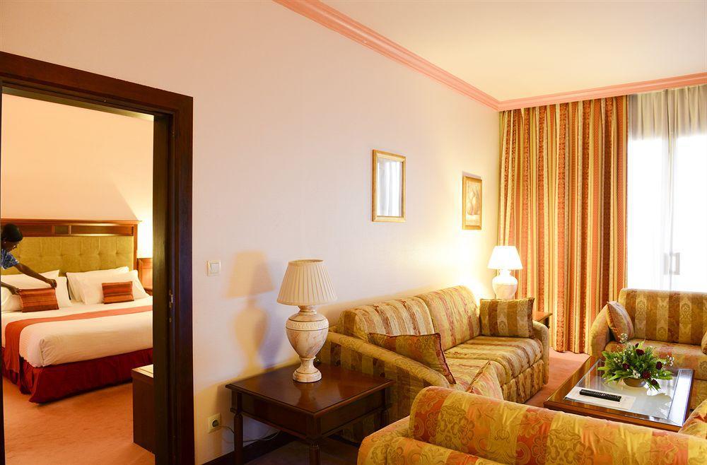 Lancaster Ouaga 2000 Hotel วากาดูกู ภายนอก รูปภาพ