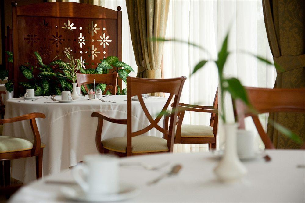 Lancaster Ouaga 2000 Hotel วากาดูกู ภายนอก รูปภาพ