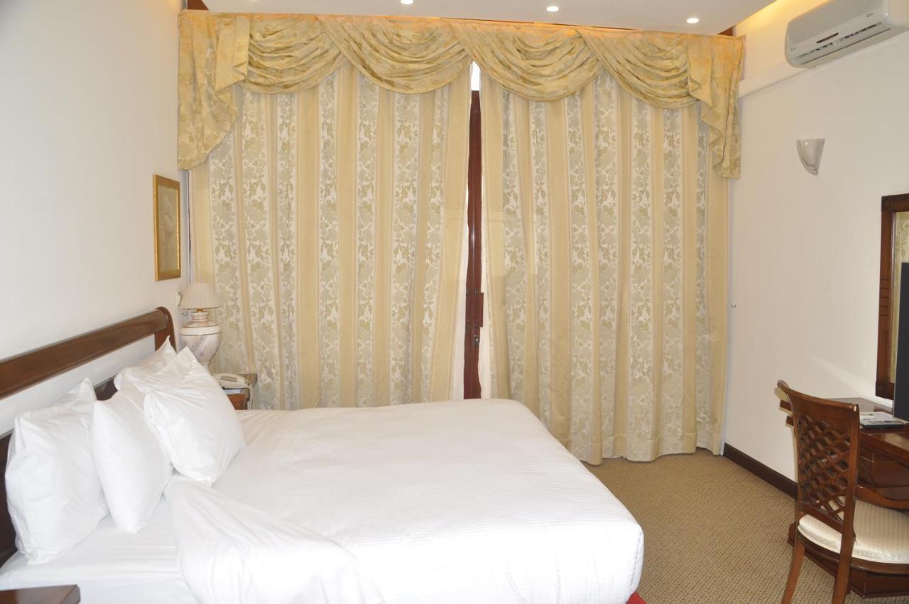 Lancaster Ouaga 2000 Hotel วากาดูกู ภายนอก รูปภาพ