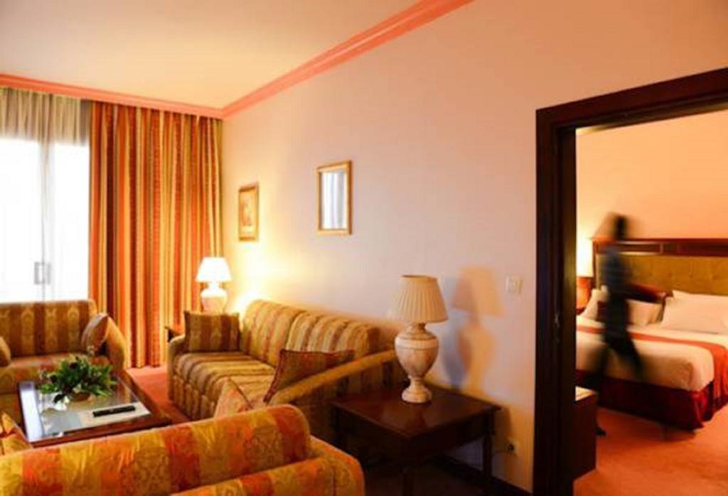 Lancaster Ouaga 2000 Hotel วากาดูกู ภายนอก รูปภาพ