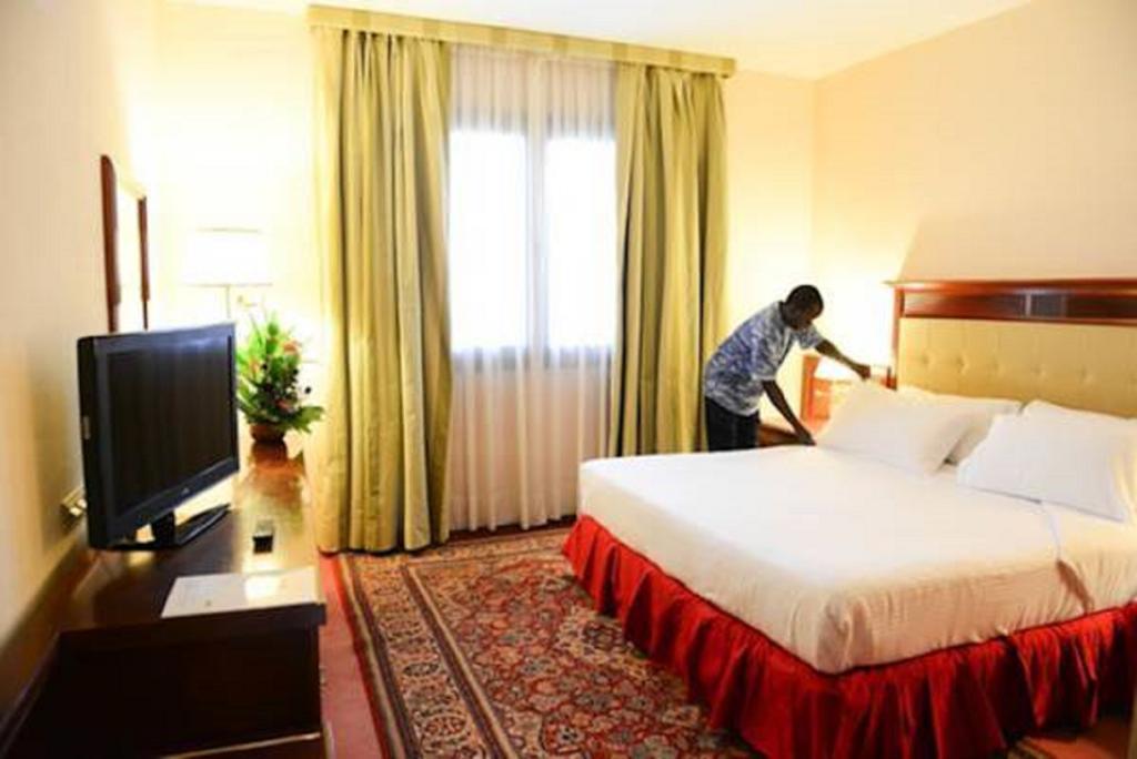 Lancaster Ouaga 2000 Hotel วากาดูกู ภายนอก รูปภาพ